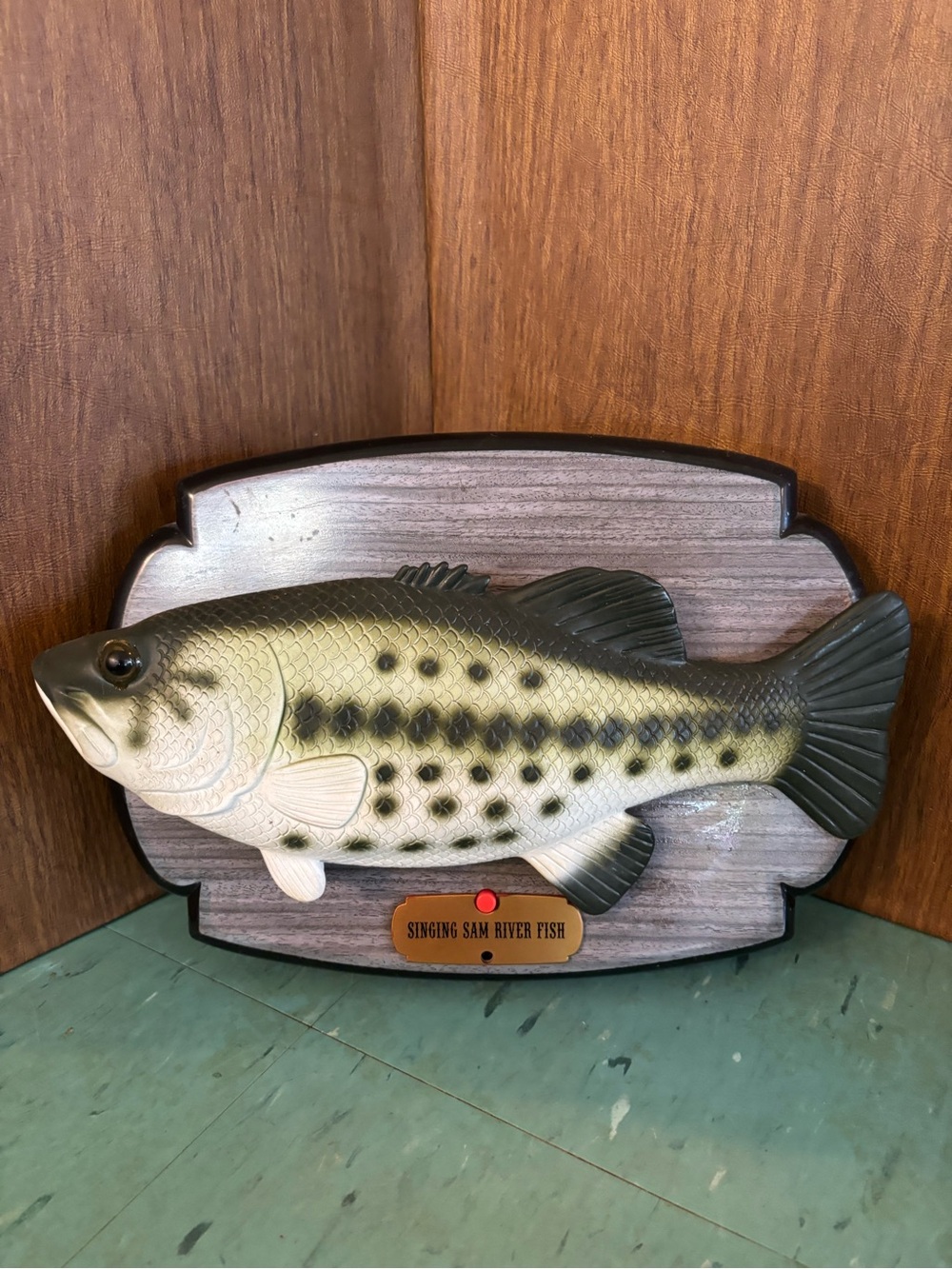 Vintage singing fish singing Sam river fish animated 1999